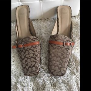 Size 10. Classic coach mule!